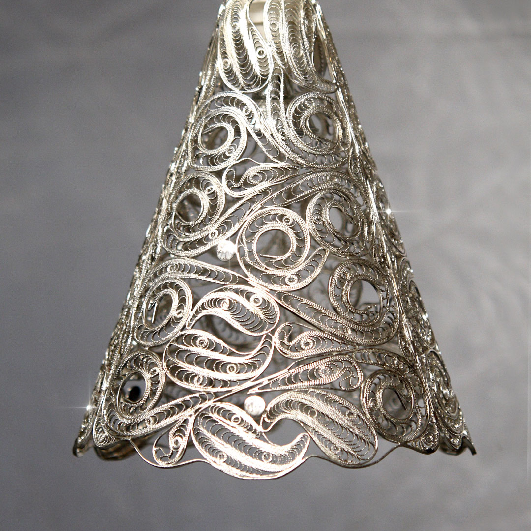 Suspension CÔNE en dentelle de cuivre argentée