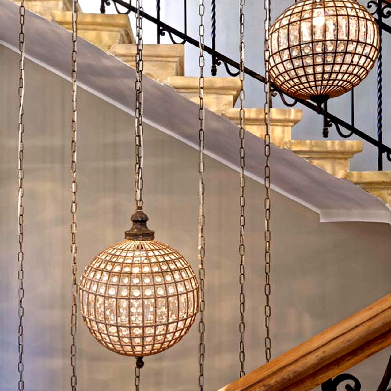 Suspension Canon cage d'escalier — luminaire cristaux verre Flambeau Spiridon Deco